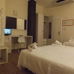 3* Hotel Aurora